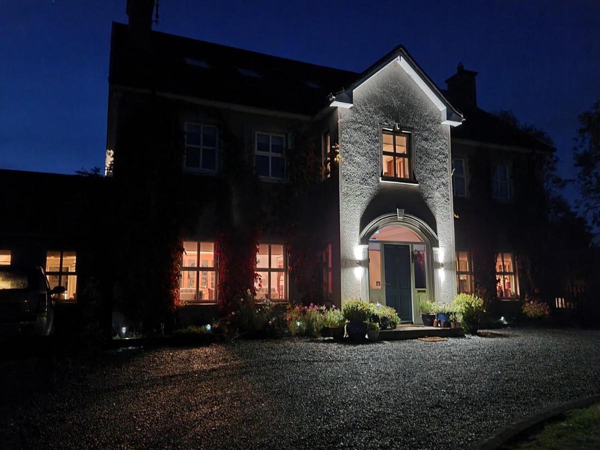 Отель Lynster House Монахан Экстерьер фото